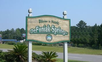 DeFuniak Springs welcome sign